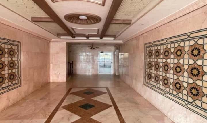 Building 624 SQM with 4 Floors Facing North Al Faisaliyah, North Jeddah, Jeddah