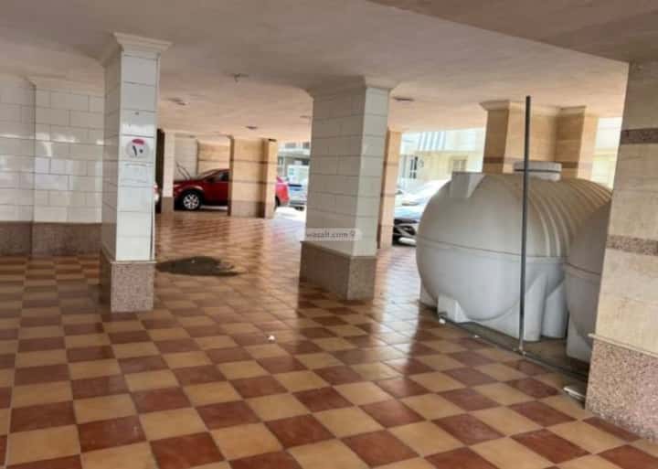 Building 624 SQM with 4 Floors Facing North Al Faisaliyah, North Jeddah, Jeddah