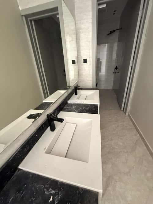 Floor 240.82 SQM with 8 Bedrooms Al-Awaly, West Riyadh, Riyadh
