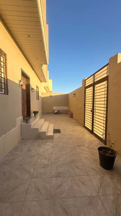 Villa 312 SQM with 1 Apartment Facing West Al Zomorod, North Jeddah, Jeddah