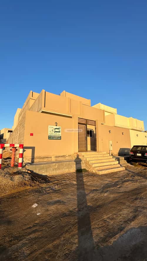 Villa 312 SQM with 1 Apartment Facing West Al Zomorod, North Jeddah, Jeddah