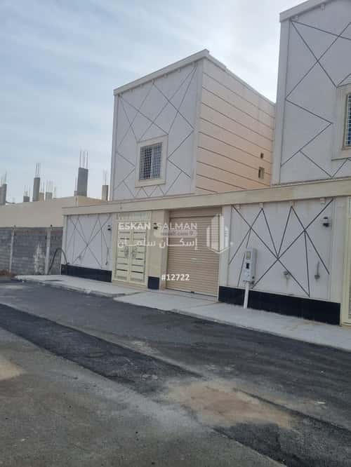 فيلا 300 متر مربع شمالية على شارع 10م المدينة الصناعية، المدينة المنورة