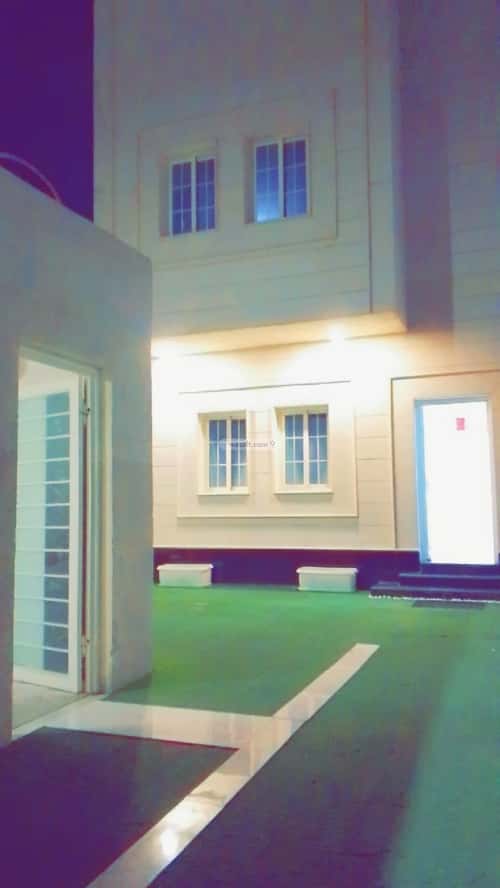 فيلا 350 متر مربع واجهة شرقية،غربية ب 4 غرف العقيق، الخبر