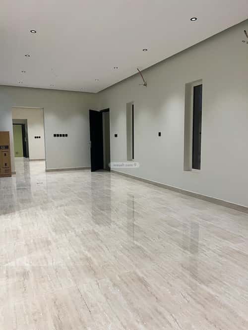 فيلا 300 متر مربع غربية على شارع 15م الريان، الاحساء