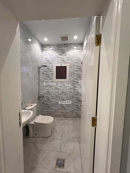 Floor 452.61 SQM with 6 Bedrooms Haya Al Aziziyah, Madinah