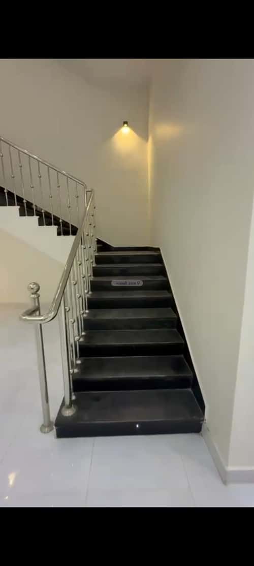 فيلا 303.73 متر مربع شرقية على شارع 20م السليمانية، الطائف