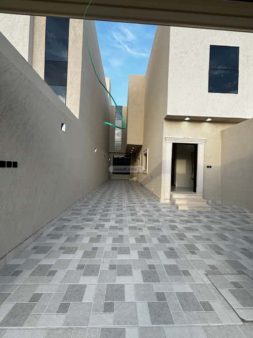 Villa 300 SQM Facing North West on 18m Width Street Al Anahi, Madinah