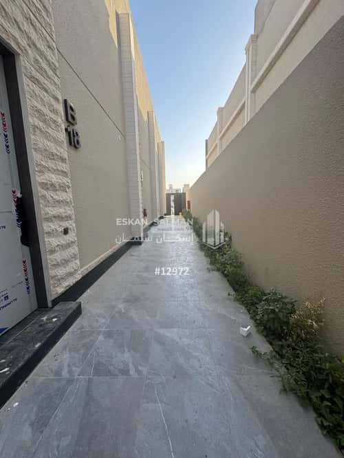 فيلا 208 متر مربع شرقية على شارع 32م القادسية، شرق الرياض، الرياض