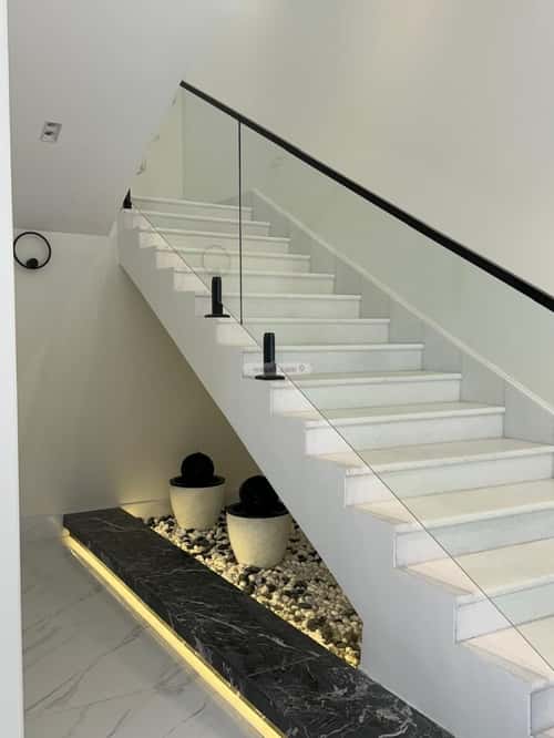 فيلا 568.75 متر مربع جنوبية على شارع 30م الشرف، خميس مشيط