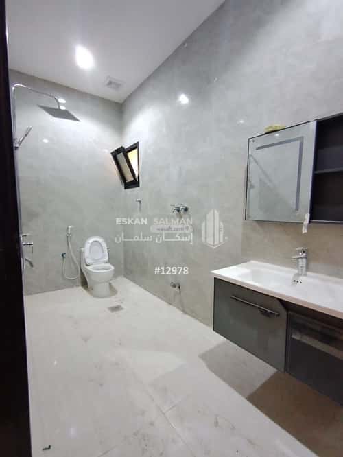 Floor 300 SQM with 5 Bedrooms Industrial City, Madinah