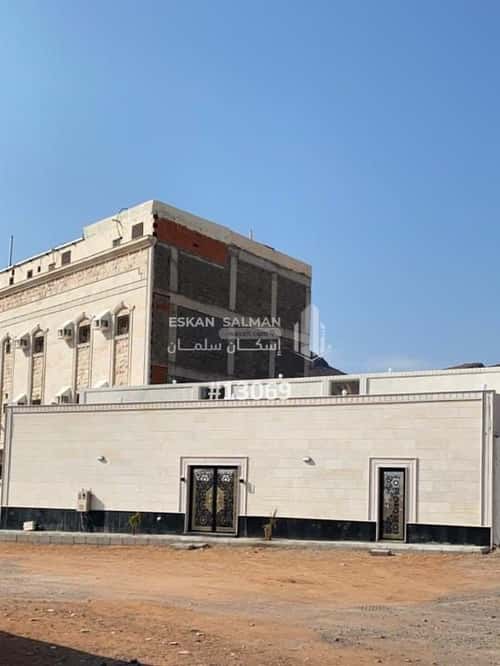 Floor 336.17 SQM with 5 Bedrooms Hayy Al-Wa'Irah, Madinah