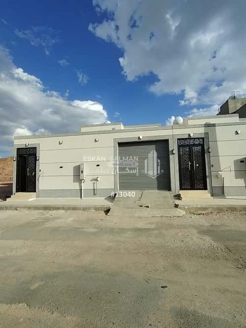 Floor 300 SQM with 5 Bedrooms Industrial City, Madinah