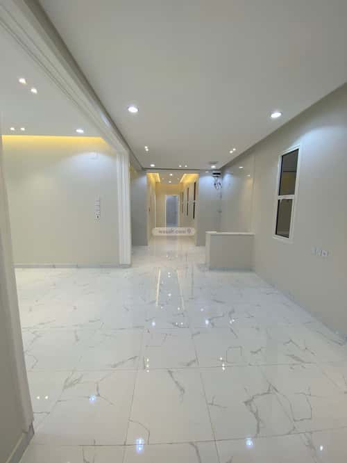 فيلا 550 متر مربع شرقية على شارع 20م الزهور، أبها