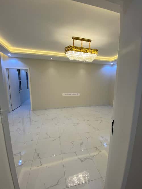 فيلا 550 متر مربع شرقية على شارع 20م الزهور، أبها