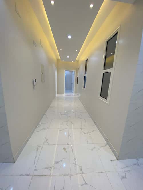 فيلا 550 متر مربع شرقية على شارع 20م الزهور، أبها