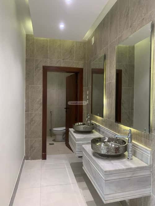 فيلا 375 متر مربع شرقية على شارع 15م الظرفة، خميس مشيط