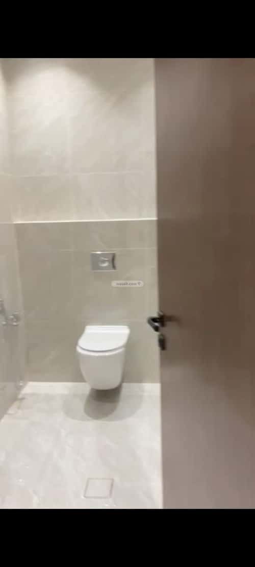 3 bedroom floor in Al Janadriyah