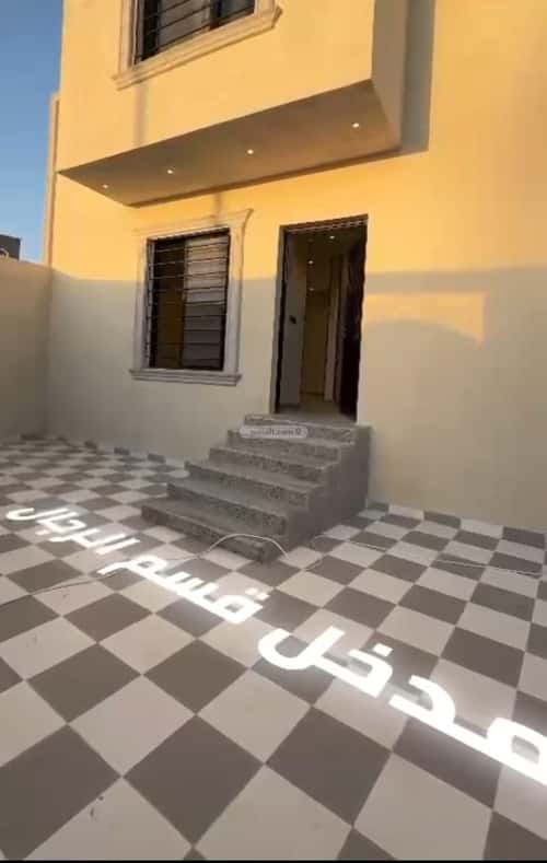 فيلا 341 متر مربع شرقية على شارع 20م الواسط، الطائف