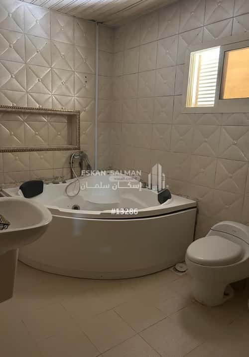 فيلا 494.94 متر مربع جنوبية على شارع 10م الحزم، القطيف