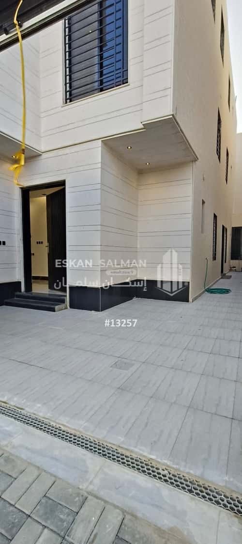 Floor 167.97 SQM with 7 Bedrooms Al- Nadwah, East Riyadh, Riyadh