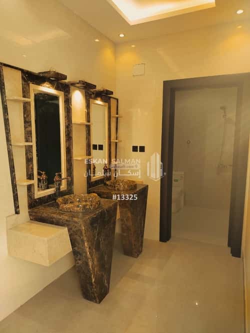 فيلا 300 متر مربع غربية على شارع 18م الاناهي، المدينة المنورة