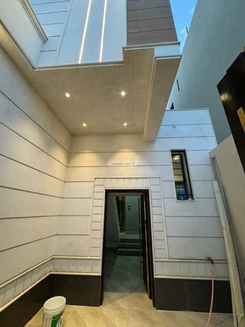 Floor with 5 Bedrooms Al- Nadwah, East Riyadh, Riyadh
