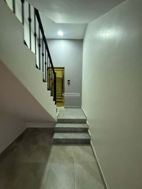 Floor with 5 Bedrooms Al- Nadwah, East Riyadh, Riyadh