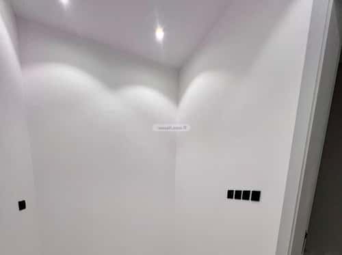 فيلا 560 متر مربع شرقية على شارع 15م الغدير، شمال الرياض، الرياض