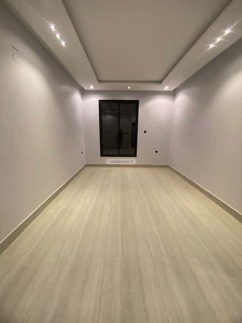 Floor with 5 Bedrooms Al Bayan, East Riyadh, Riyadh