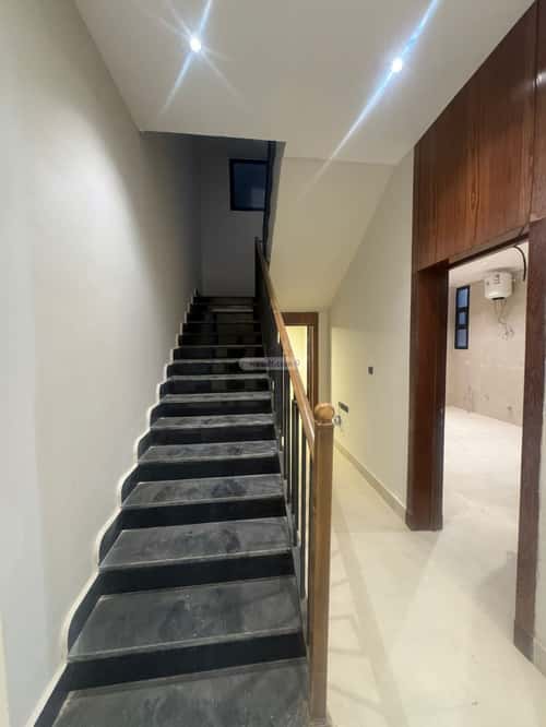 فيلا 270 متر مربع غربية على شارع 15م الندوة، شرق الرياض، الرياض