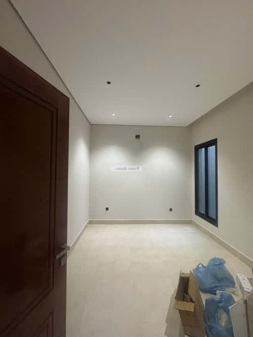 فيلا 270 متر مربع غربية على شارع 15م الندوة، شرق الرياض، الرياض