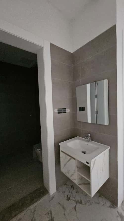 Apartment with 5 Bedrooms Dahrat Al-Badeah, West Riyadh, Riyadh