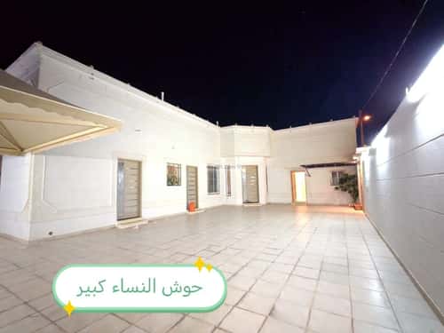 Floor 687 SQM with 4 bedrooms الزهور، رماح