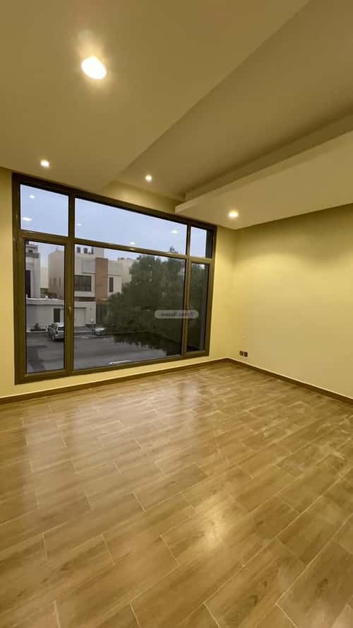 فيلا 300 متر مربع واجهة شرقية ب 7 غرف الصحافة، شمال الرياض، الرياض