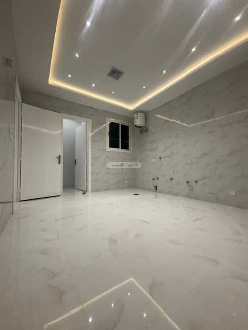 فيلا 341.25 متر مربع غربية على شارع 15م شكر، خميس مشيط