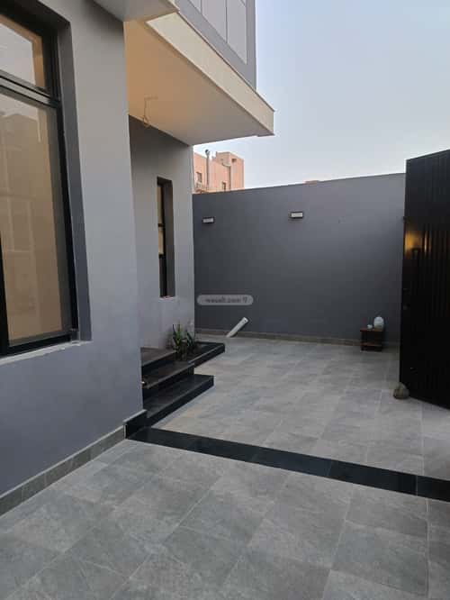 فيلا 250 متر مربع شمالية على شارع 15م الياقوت، شمال جدة، جدة