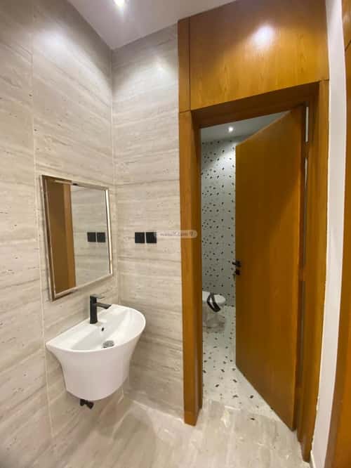 فيلا 5 غرف في عكاظ