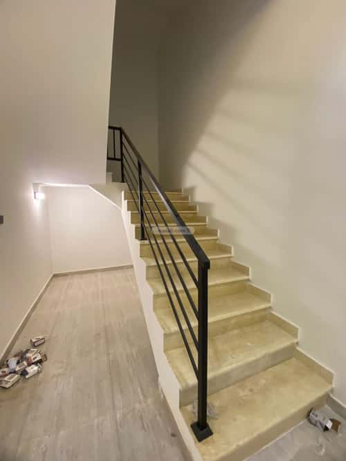 فيلا 5 غرف في عكاظ