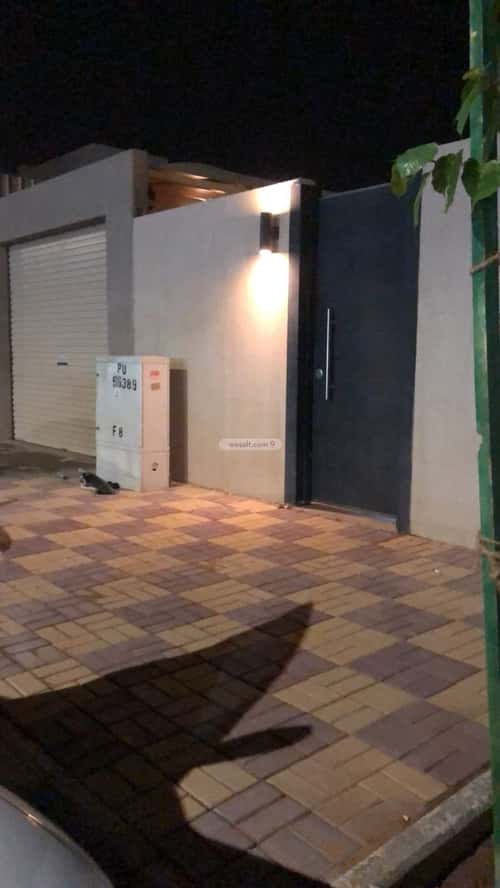 فيلا 4 غرف في مطار الملك خالد الدولي