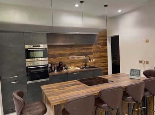 فيلا 450 متر مربع شرقية على شارع 12م سلطانة، أبها