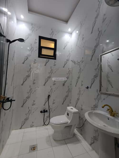 Floor 375 SQM with 7 Bedrooms Al-Mahdiyah, West Riyadh, Riyadh