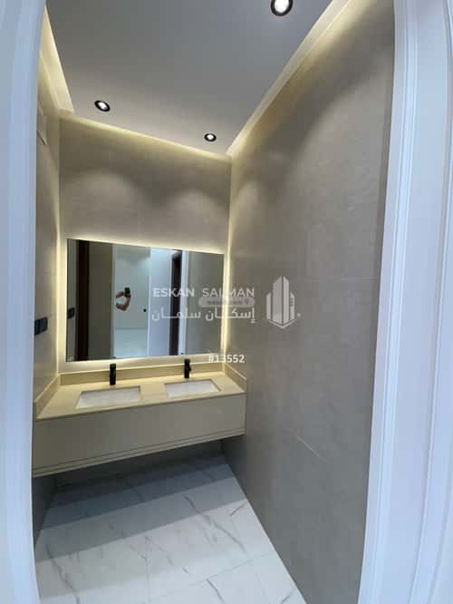 فيلا 300 متر مربع شمالية على شارع 20م شمال التضامن، خميس مشيط