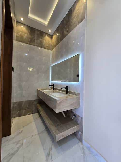 فيلا 435.9 متر مربع شمالية على شارع 15م البديع، أبها