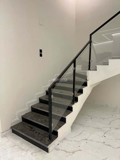 فيلا 396 متر مربع شمالية على شارع 15م الوادي، حائل