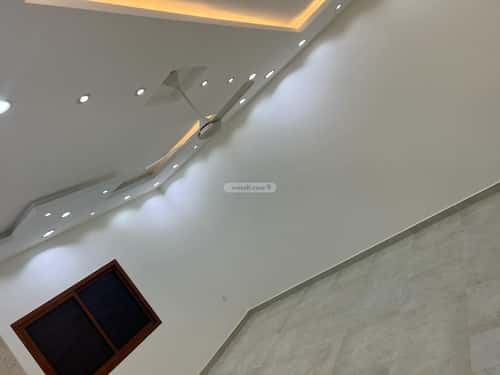 فيلا 418 متر مربع شرقية على شارع 30م الروابي، أبها