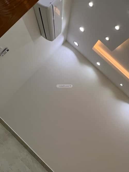 فيلا 418 متر مربع شرقية على شارع 30م الروابي، أبها