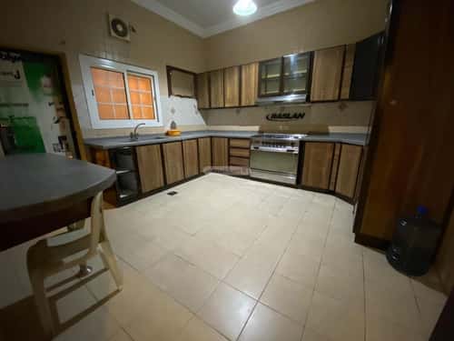 فيلا 560 متر مربع شرقية على شارع 12م الربوة، شمال جدة، جدة