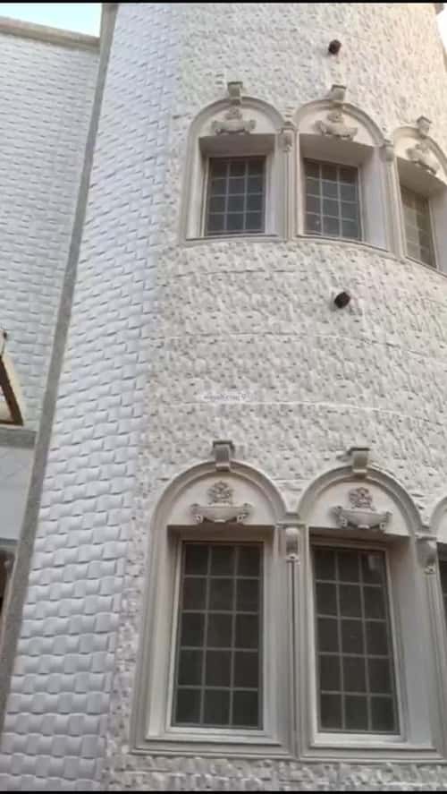 فيلا 560 متر مربع شرقية على شارع 12م الربوة، شمال جدة، جدة