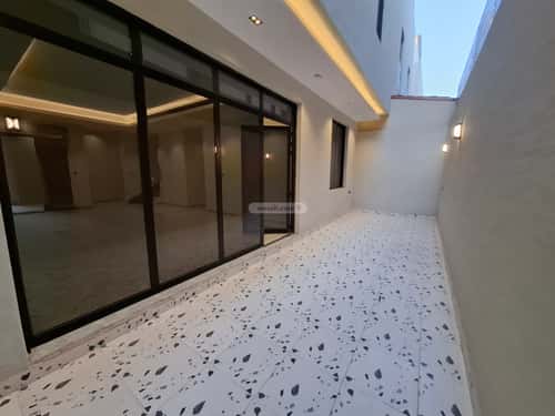 فيلا 250 متر مربع شرقية على شارع 20م الملك فيصل، شرق الرياض، الرياض