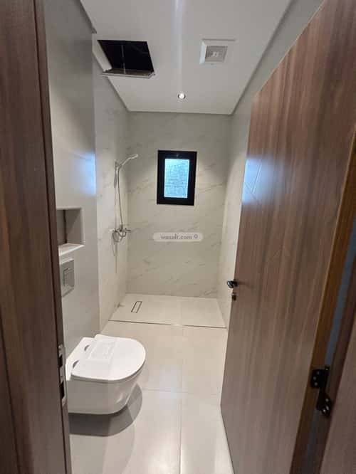 شقة 5 غرف في الروضة